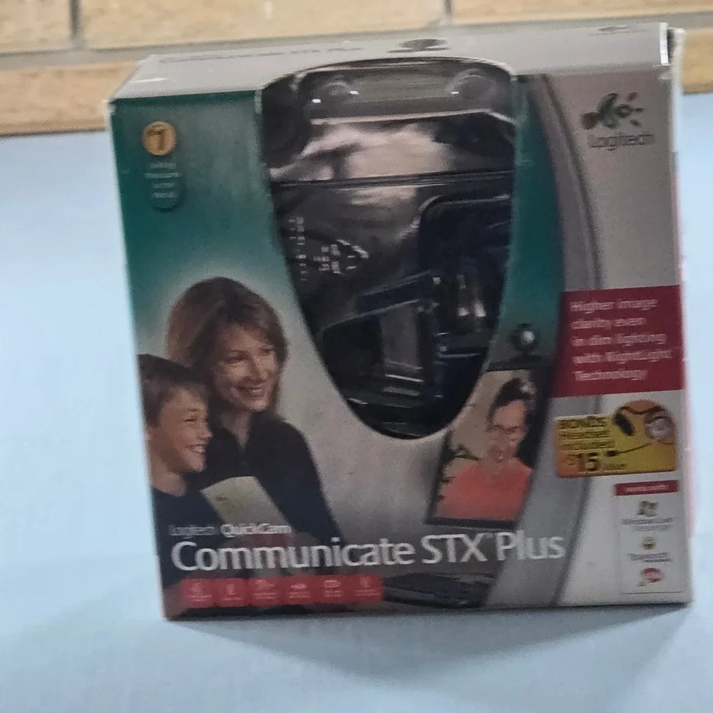 Logitech QuickCam Communicate STX Plus Webcam with Headset RightLight VGA USB